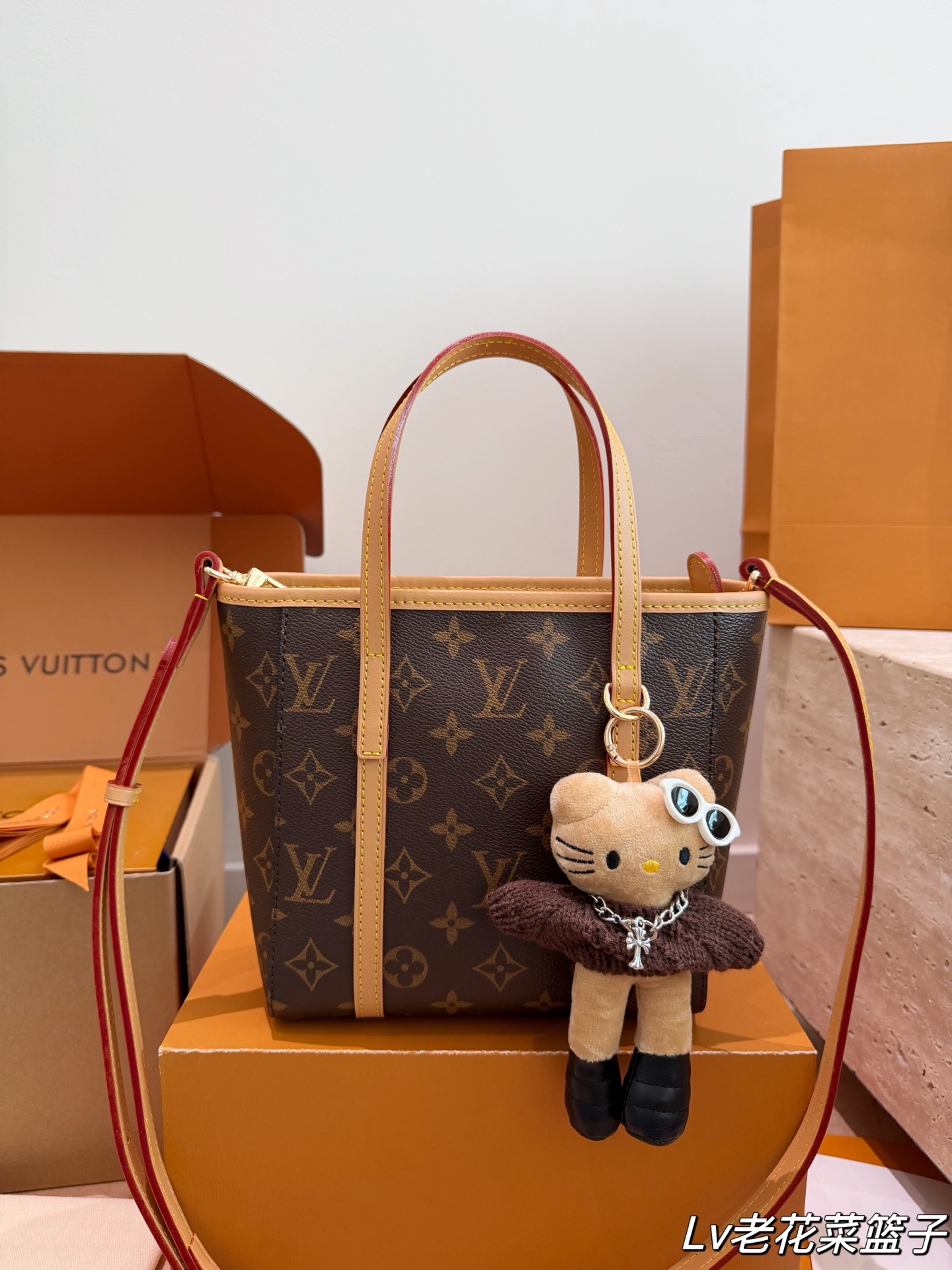 Louis Vuitton LV Tote Bag Shoulder Carry | Luxury Designer Fashion Accessory